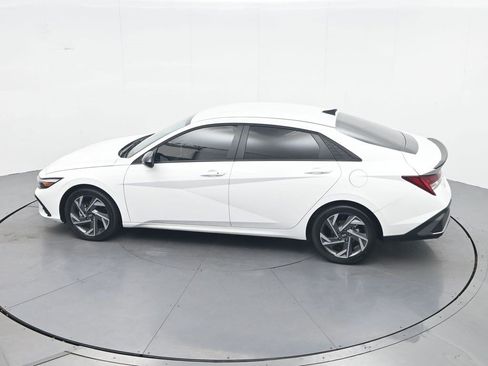 Used 2025 Hyundai Elantra SEL FWD image 32