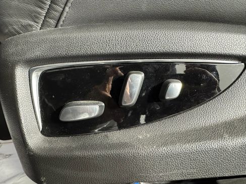 Used 2018 Cadillac Escalade Premium Luxury image 36