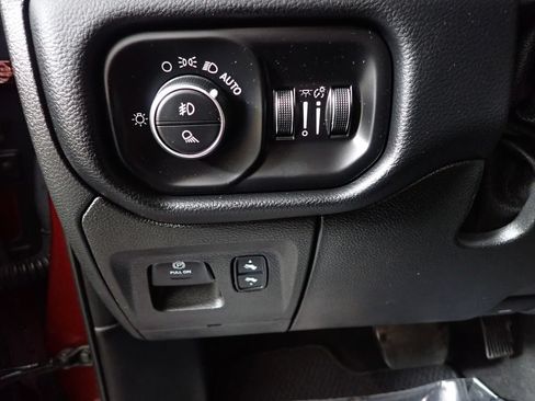 Used 2019 RAM 1500 Laramie AWD/4WD image 23