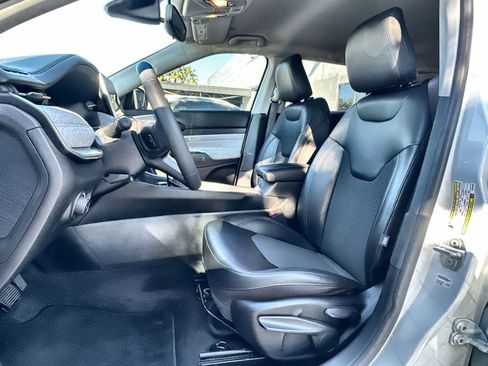 Used 2022 Jeep Compass Latitude image 11