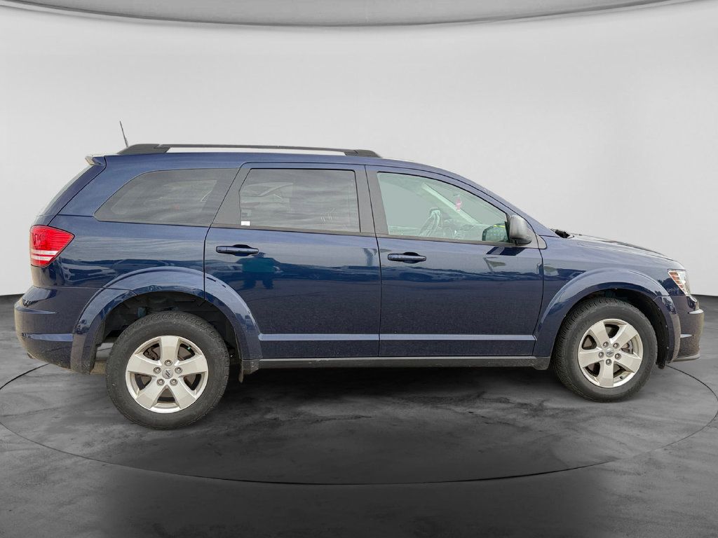 Used 2018 Dodge Journey SE w/ Connectivity Group FWD image 11