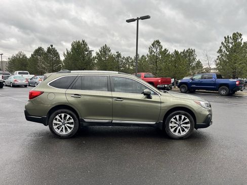 Used 2019 Subaru Outback 3.6R Touring image 2
