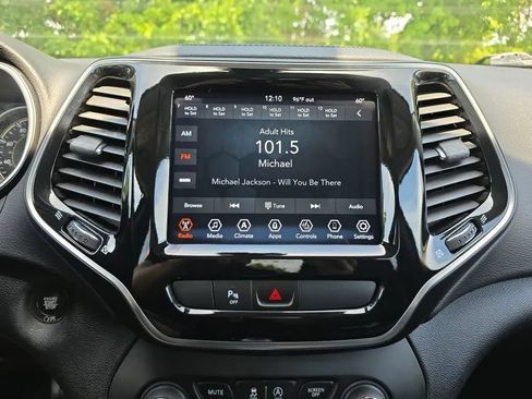 Used 2020 Jeep Cherokee Limited AWD/4WD image 28