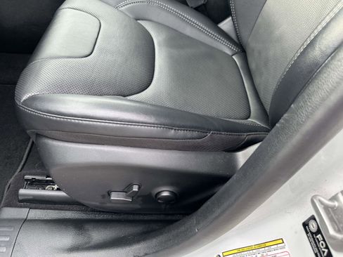 Used 2023 Jeep Cherokee Altitude Lux w/ Lux Elite Package image 19