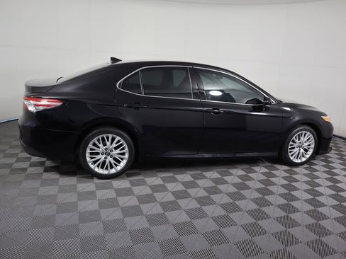 Used 2019 Toyota Camry XLE image 4