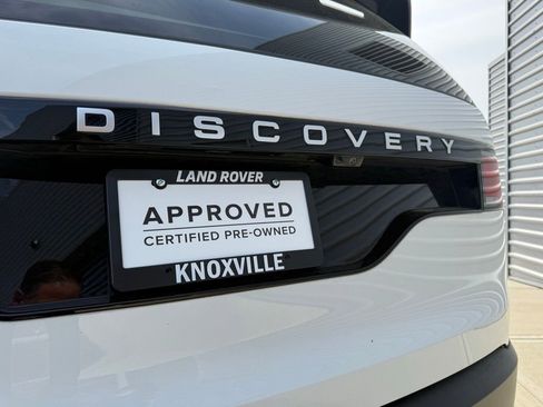 Used 2024 Land Rover Discovery S image 12