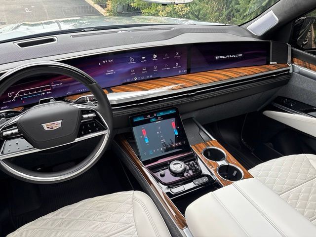 Certified 2025 Cadillac Escalade Sport Platinum w/ LPO, ONYX Package AWD/4WD image 22