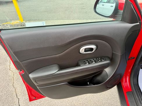 Used 2019 Kia Soul FWD image 30