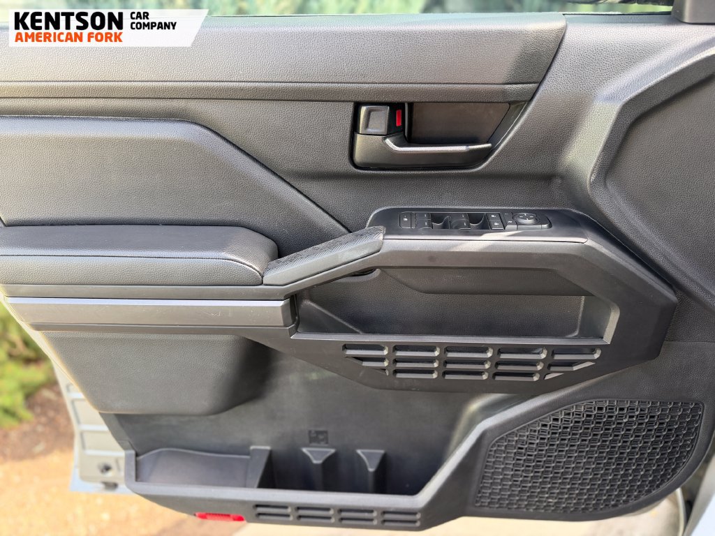 Used 2025 Toyota Tacoma SR5 AWD/4WD image 19