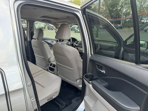 Used 2019 Honda Ridgeline RTL image 18
