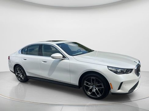 New 2027 BMW 530i w/ Premium Package RWD image 3