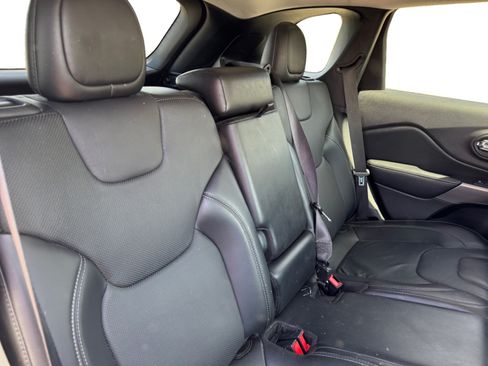 Used 2020 Jeep Cherokee Limited FWD image 18