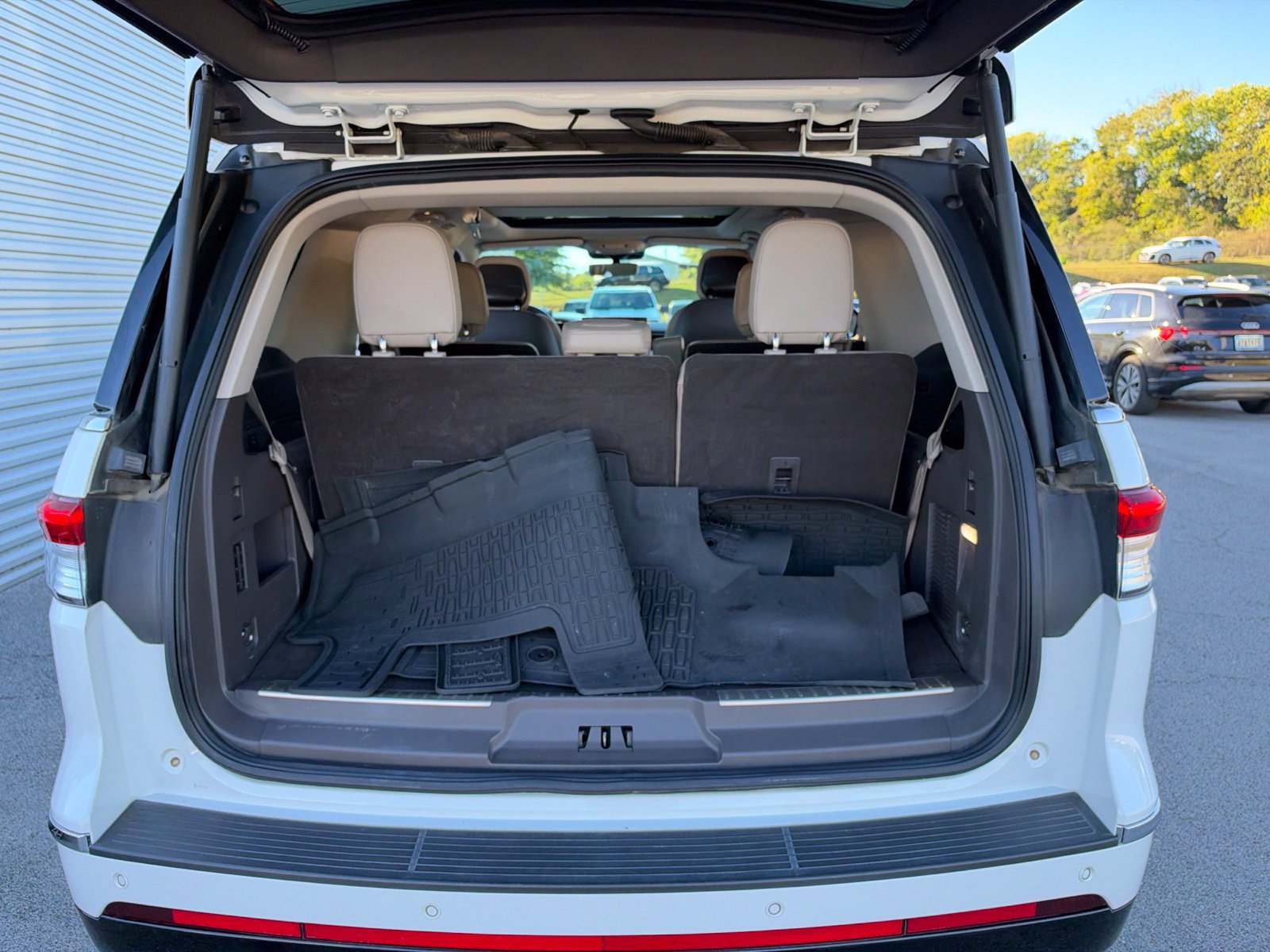 Used 2024 Lincoln Navigator Premiere AWD/4WD image 35