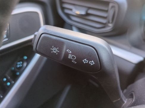 Used 2023 Ford Explorer XLT image 28