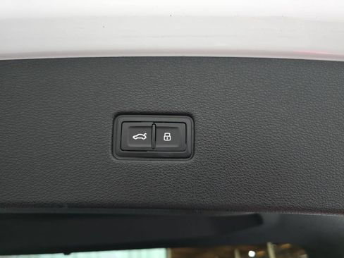 Used 2019 Audi Q8 Prestige AWD/4WD image 16