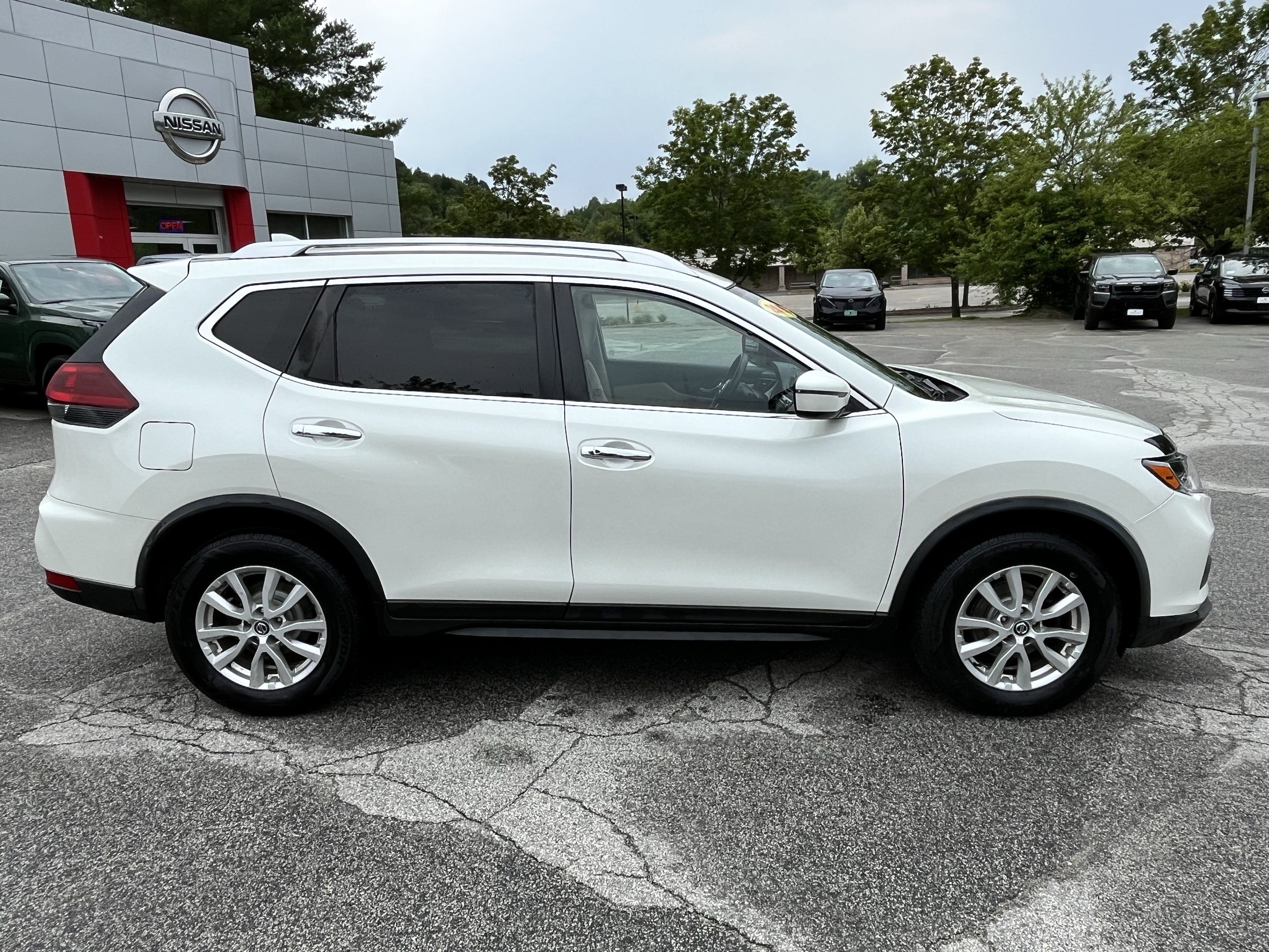 Used 2019 Nissan Rogue SV AWD/4WD image 10