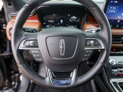 Used 2022 Lincoln Nautilus Reserve image 12