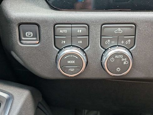 New 2026 GMC Sierra 1500 SLE w/ X31 Off-Road Package AWD/4WD image 31