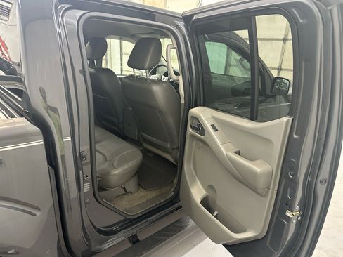 Used 2013 Nissan Frontier SL image 35