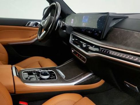 Used 2024 BMW X7 xDrive40i w/ M Sport Package AWD/4WD image 36