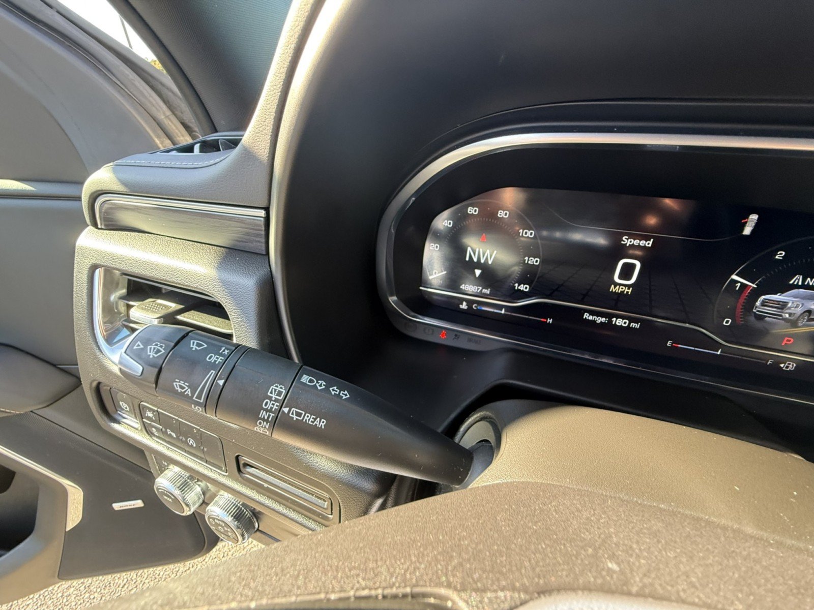 Used 2023 GMC Yukon SLT AWD/4WD image 20