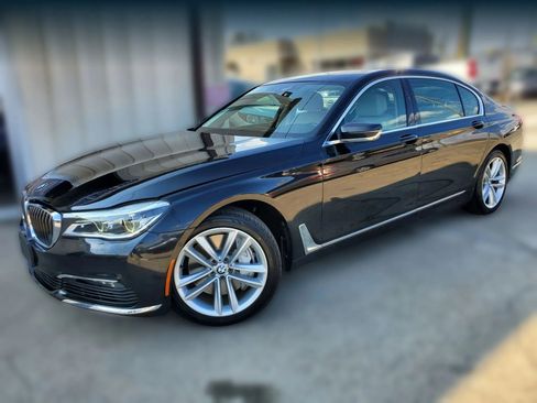 Used 2018 BMW 750i xDrive image 6