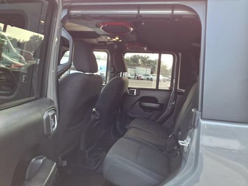 Used 2021 Jeep Gladiator Sport AWD/4WD image 19