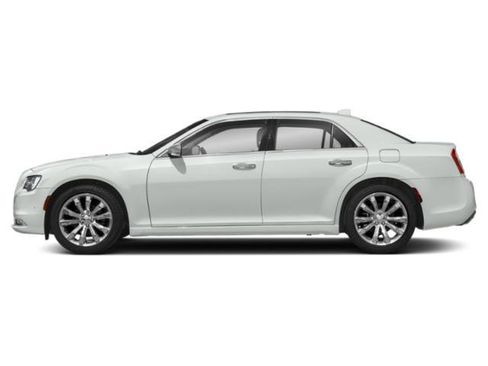 Used 2018 Chrysler 300 Touring w/ Chrome Appearance Package RWD image 6
