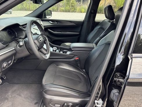 Used 2025 Jeep Grand Cherokee L Laredo RWD image 12