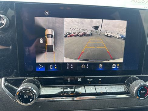 Used 2023 Chevrolet Colorado Trail Boss w/ Technology Package image 27