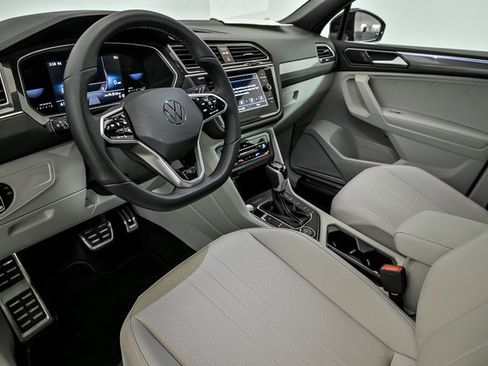 Certified 2024 Volkswagen Tiguan SE R-Line image 10