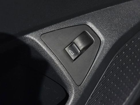 Used 2025 Volkswagen Jetta SE image 9