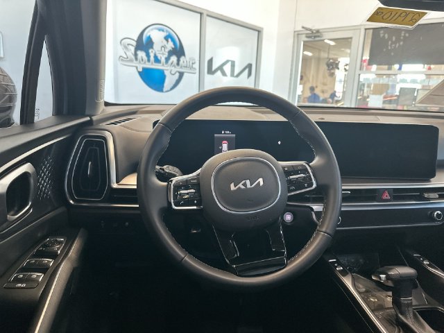 Certified 2025 Kia Sorento EX w/ Panoramic Sunroof Package AWD/4WD image 13