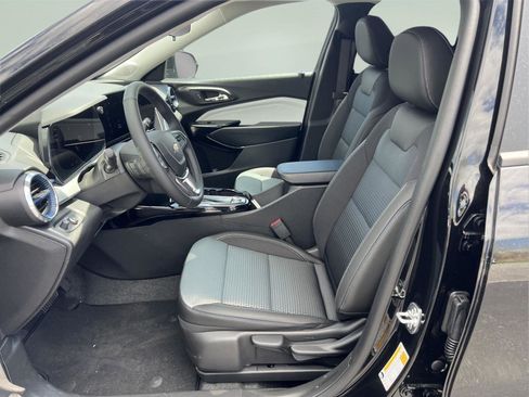 New 2026 Chevrolet Trax LT w/ LT Convenience Package FWD image 28