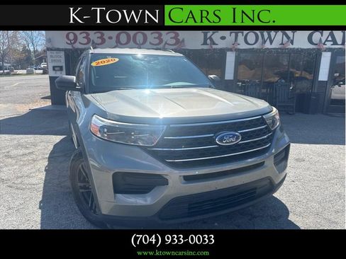 Used 2020 Ford Explorer XLT image 1