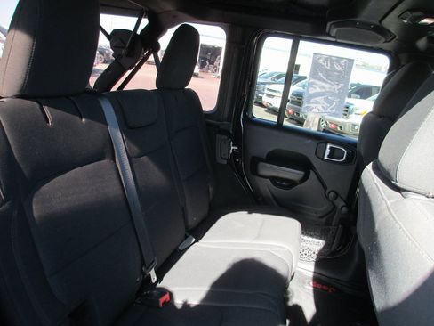 Used 2018 Jeep Wrangler Unlimited Sport image 16