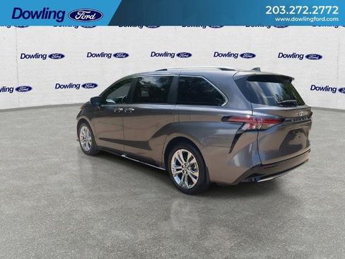 Used 2024 Toyota Sienna Platinum FWD image 9