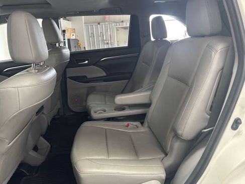 Used 2015 Toyota Highlander Limited image 18