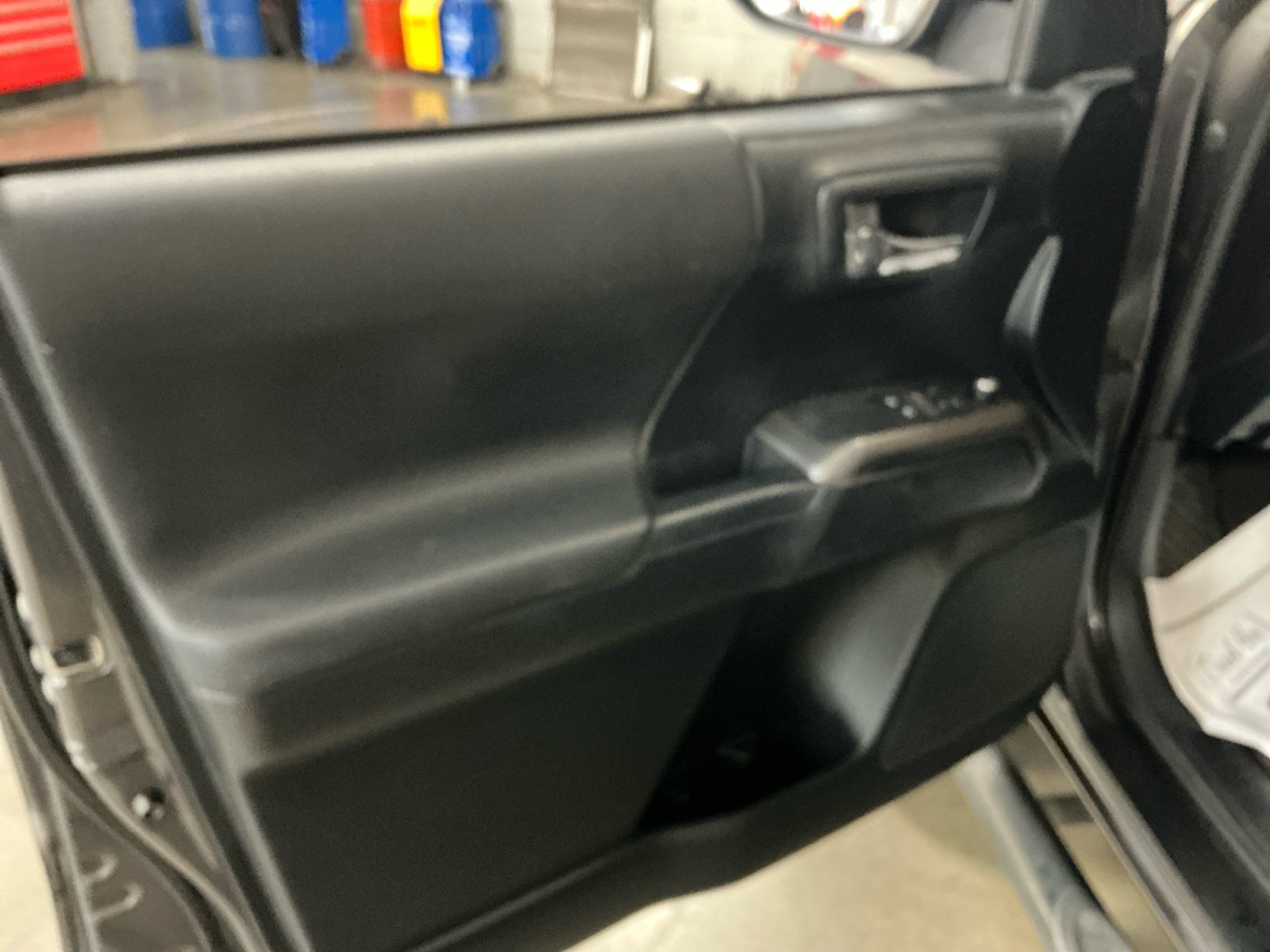Used 2016 Toyota Tacoma TRD Sport w/ Towing Package RWD image 13