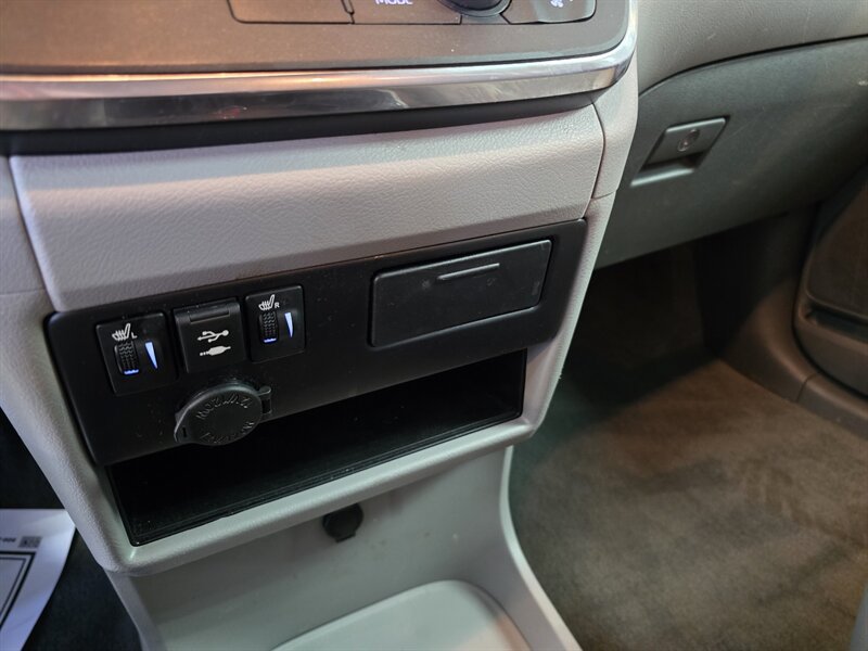 Used 2019 Toyota Sienna XLE w/ XLE Navigation Package FWD image 23