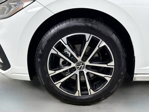 Used 2025 Volkswagen Jetta Sport image 28