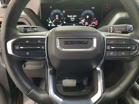 Used 2025 GMC Yukon XL Denali AWD/4WD image 13