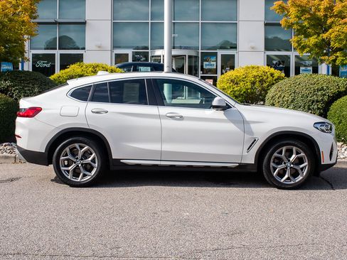 Used 2022 BMW X4 xDrive30i w/ Convenience Package AWD/4WD image 1