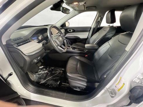 Used 2022 Jeep Compass Limited AWD/4WD image 19