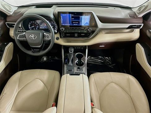 Used 2021 Toyota Highlander Platinum image 14