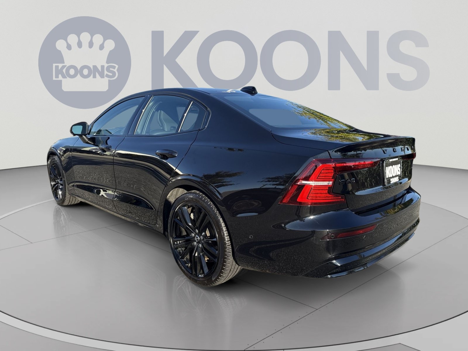 Used 2024 Volvo S60 T8 Plus AWD/4WD image 4