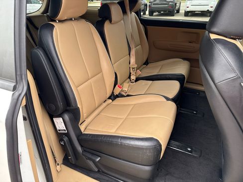 Used 2021 Kia Sedona EX image 13