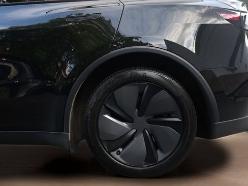 Used 2026 Tesla Model Y Long Range RWD image 7