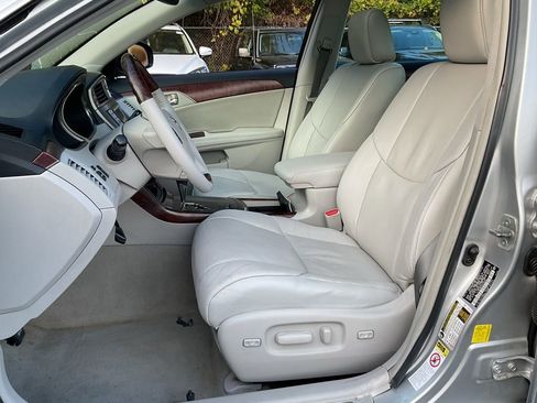 Used 2012 Toyota Avalon Limited image 21