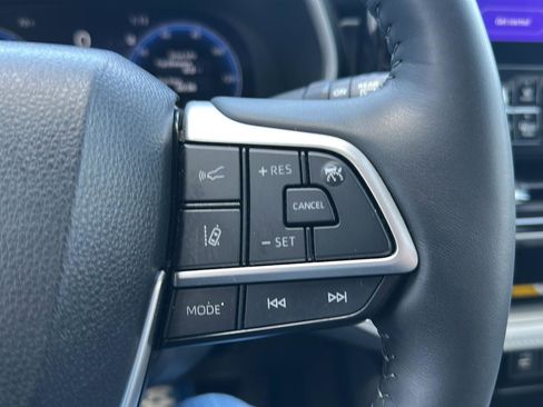 Used 2024 Toyota Highlander Limited image 36